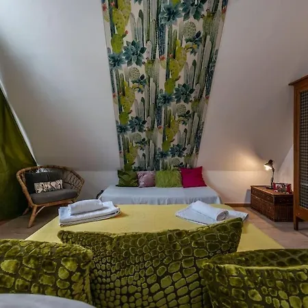 Bed & Breakfast In The History 4m *